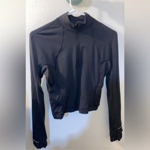 Women’s Lululemon Half zip cropped long sleeved shirt